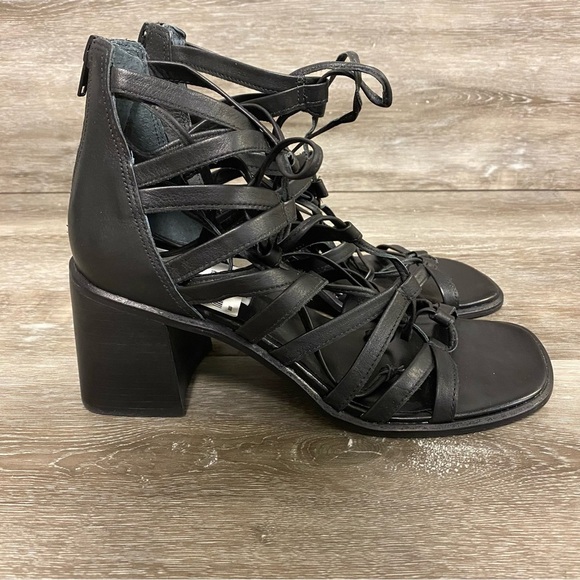 Steve Madden | Cherri30 Sandal Black Leather Size 8M - Picture 2 of 10